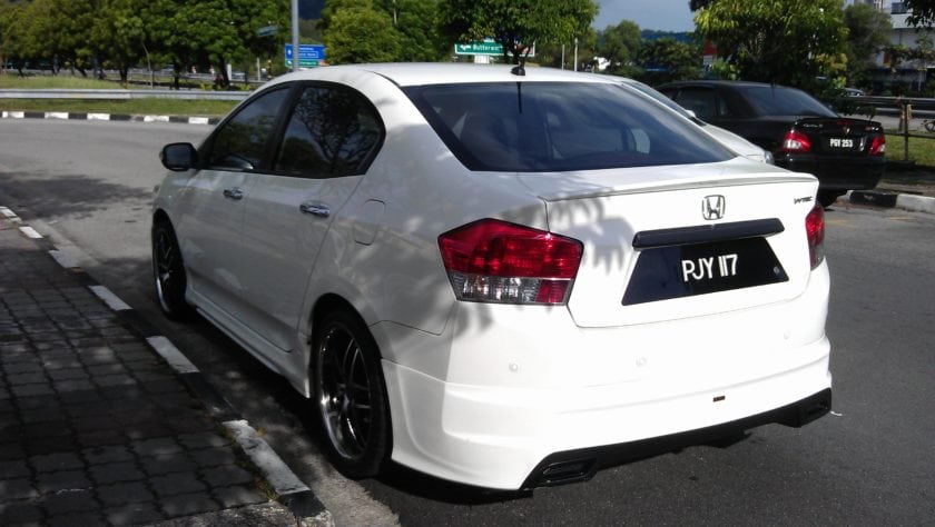 Ahrharth Modified White Honda City 1 5 With 18 Inch Wheels